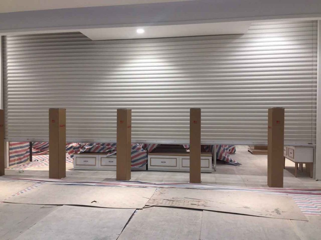 Hình ảnh cửa siêu trường 1